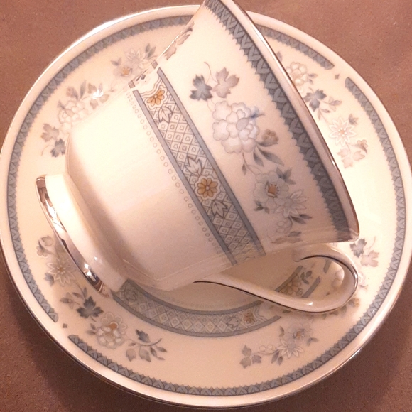 MINTON Penrose cup & saucer, c1978 - Picture 4 of 4